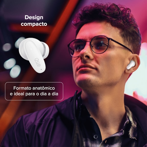 
                            Na imagem vemos um par de fones de ouvido brancos, sem fio e com bluetooth, e seu estojo branco de carregamento.