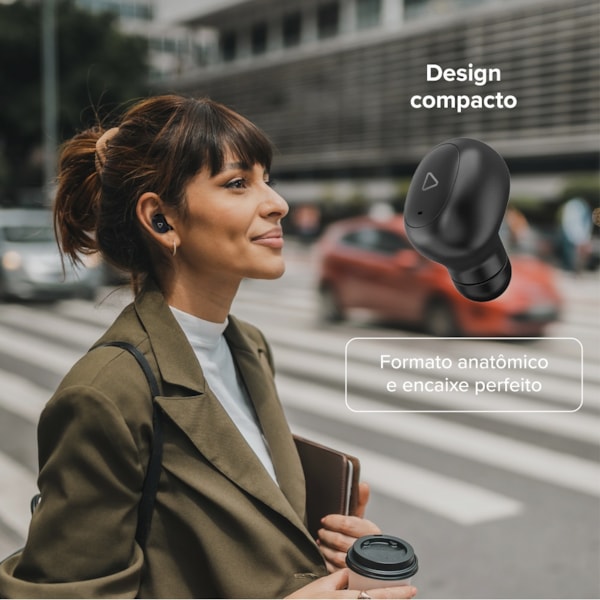 
                            A imagem principal mostra um par de fones preto, sem fio e bluetooth, acima do seu estojo de carregamento preto.